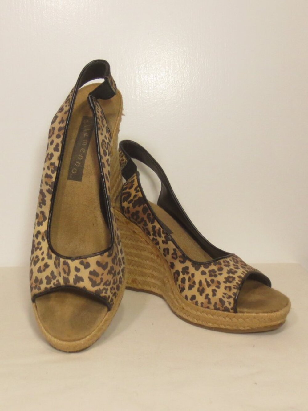 Near NEW Ellemenno Shoes Tan Leopard Platform Wedge Espadrille Sandals Size 8.5M